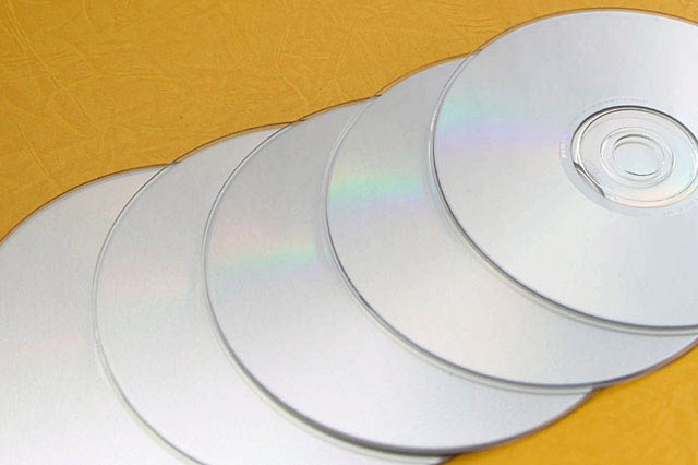 Dvd収納を無印 100均のケースやファイルをつかって省スペースに片付ける 目指せ シンプルライフ